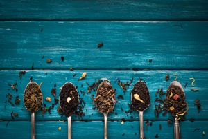 loose leaf team on a series of spoons on a blue background